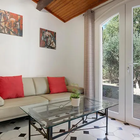 Vakantiehuis Maison Avec Jardin Et Climatisation Mons (Gard)
